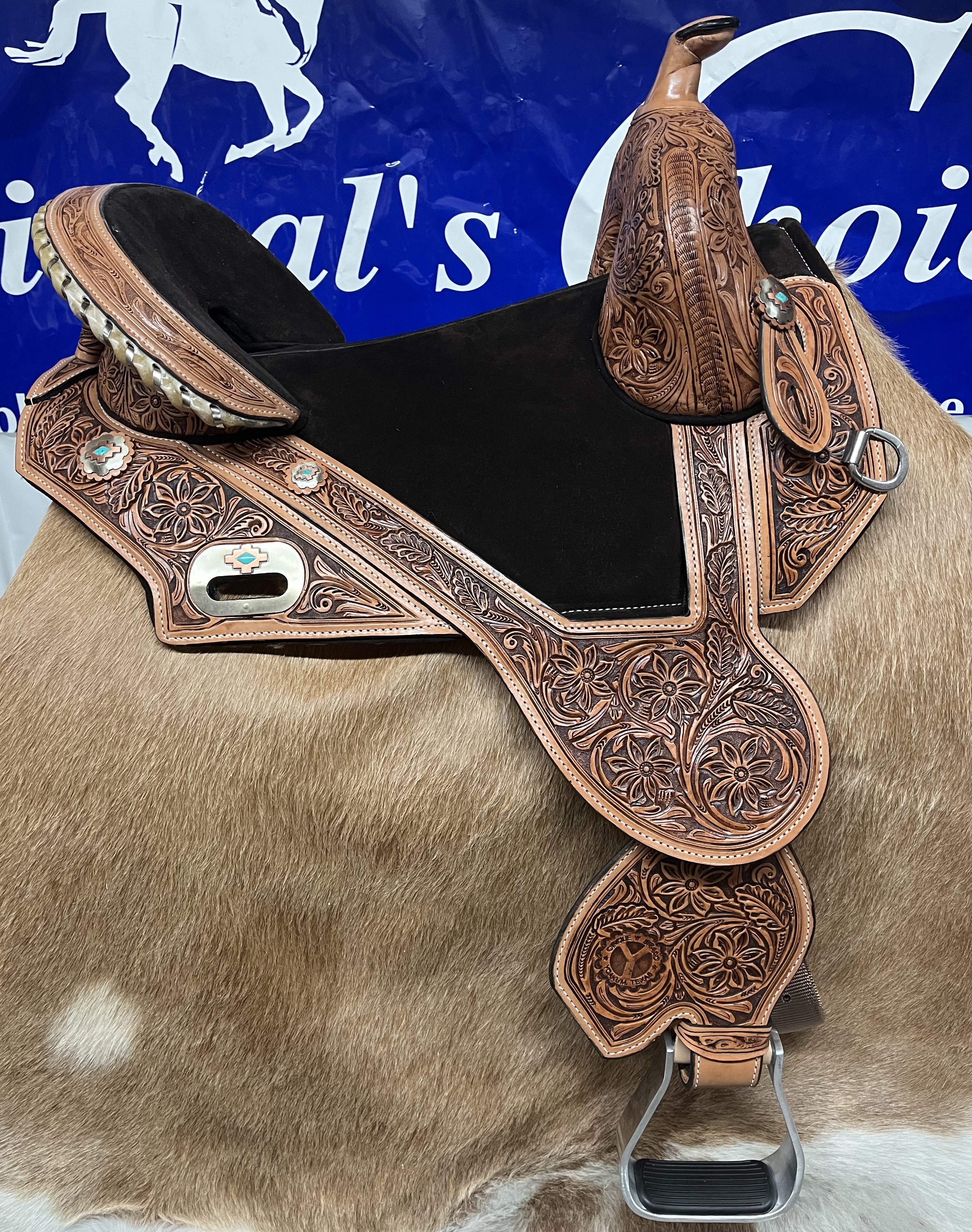 15.5" Seat Wide Fit Fischer Treeless Short Horn Blue Roan Barrel Saddle by Circle Y Saddlery